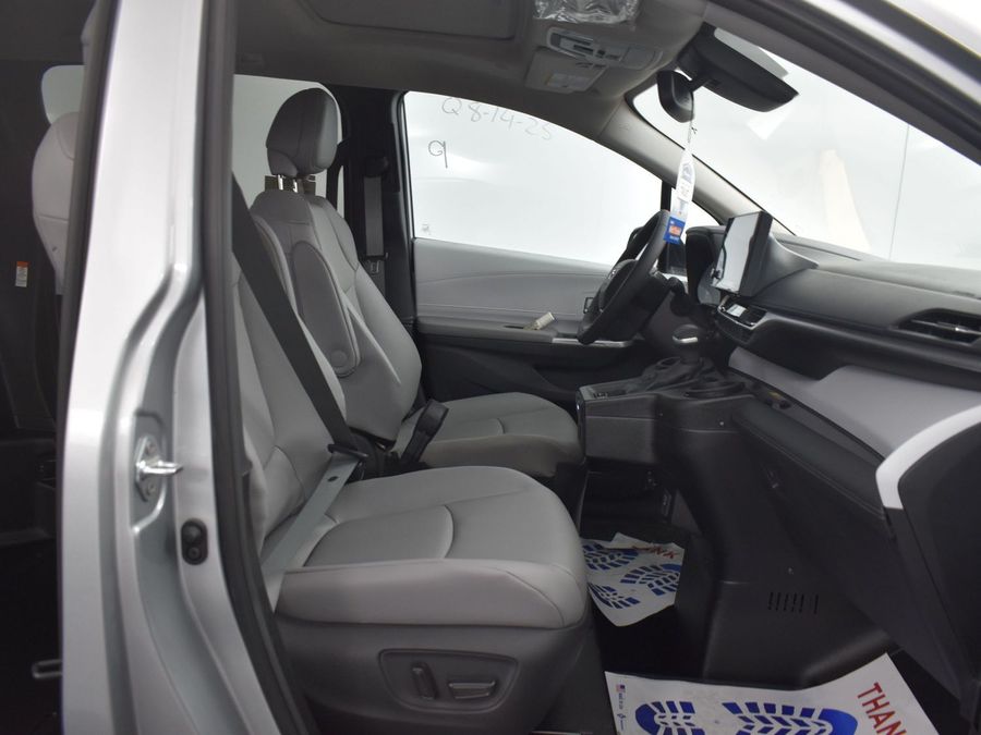New 2025 Toyota Sienna Hybrid XLE Plus - BraunAbility Side Entry Entry In Floor Automatic Ramp