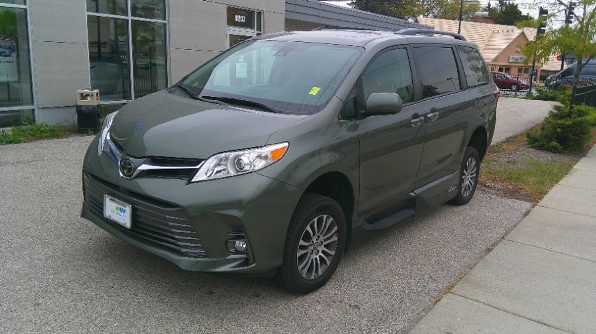 2018 TOYOTA SIENNA - Image 3