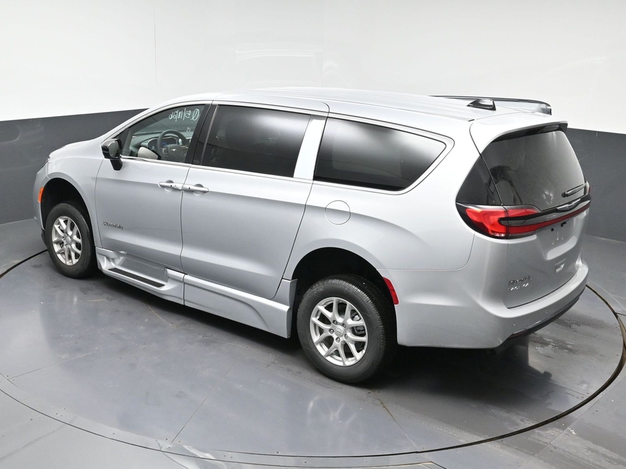 New 2026 Chrysler Pacifica Select Safety - BraunAbility Side Entry Entry Fold Out Automatic Ramp