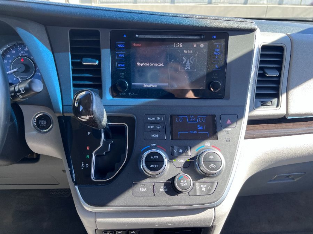 2015 TOYOTA SIENNA - Image 12