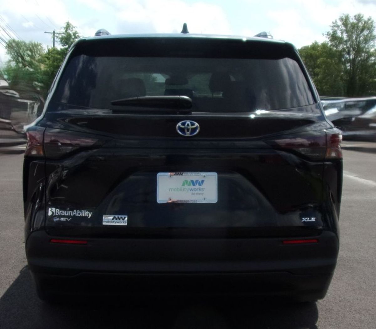 Black Toyota Sienna image number 5