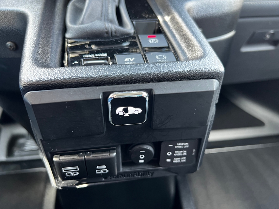 Used 2024 Toyota Sienna XLE - BraunAbility Side Entry Entry Fold Out Automatic Ramp