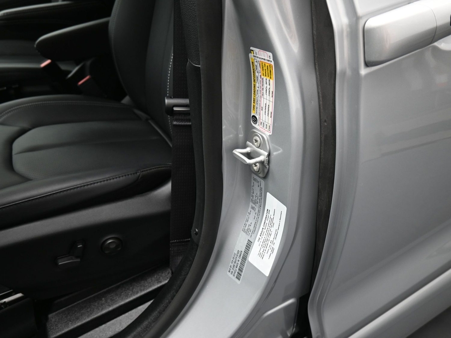 New 2026 Chrysler Pacifica Select Sport - BraunAbility Side Entry In Floor Automatic Ramp