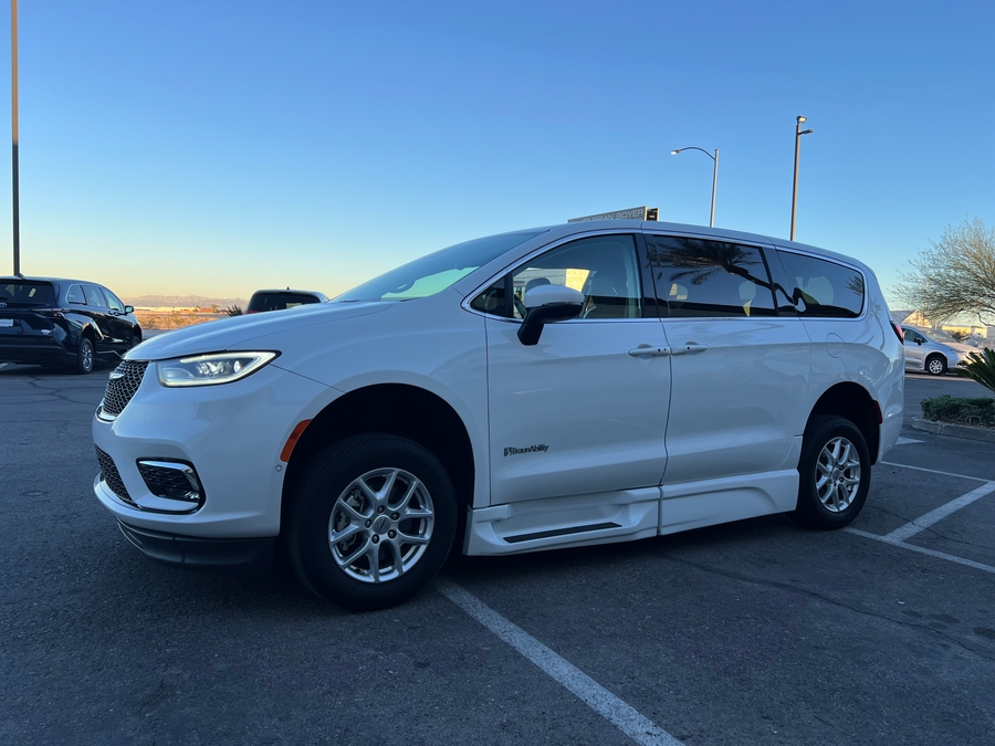 Used 2023 Chrysler Pacifica Touring L Safety - BraunAbility Side Entry Entry In Floor Automatic Ramp