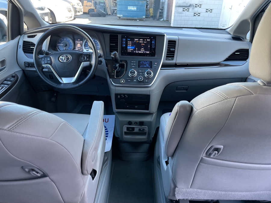 Used 2015 Toyota Sienna XLE - BraunAbility Side Entry Entry Fold Out Automatic Ramp