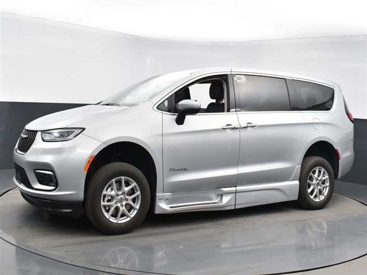 2023 CHRYSLER PACIFICA - Image 13