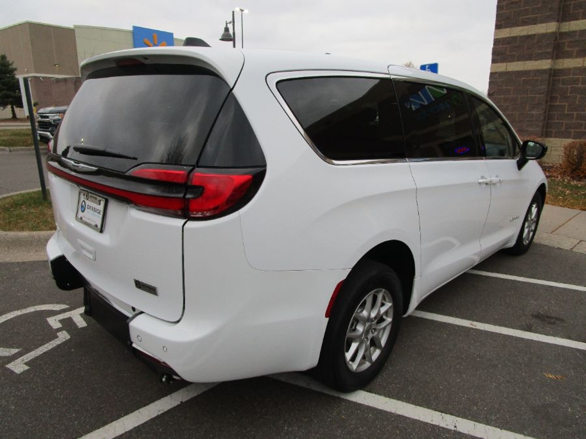 2024 CHRYSLER PACIFICA - Image 6