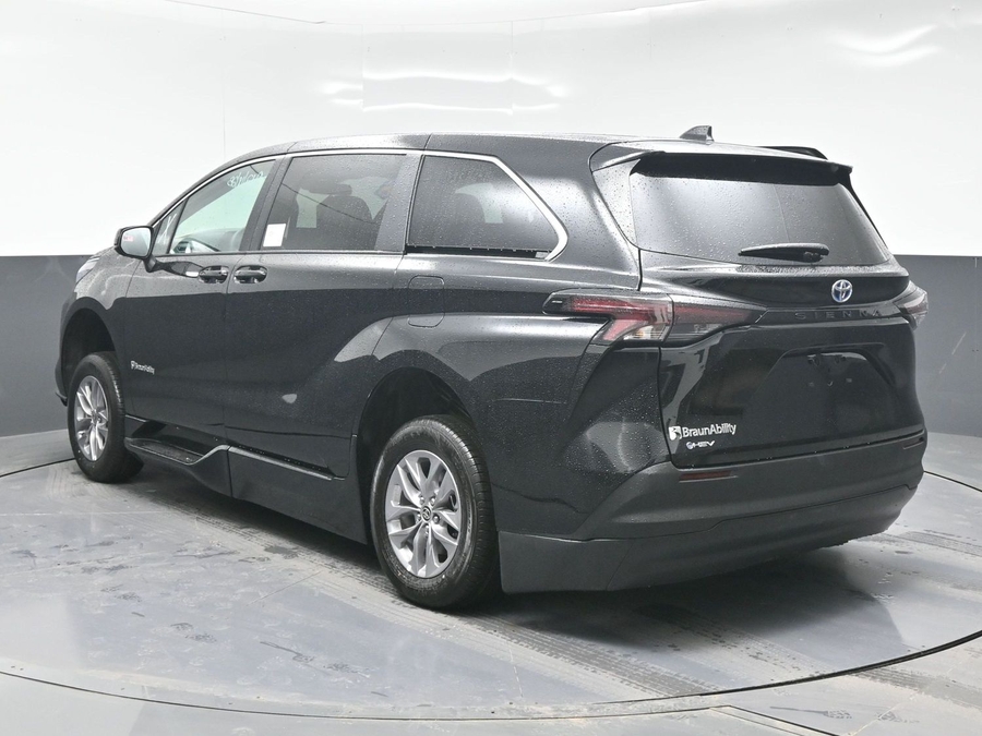 New 2025 Toyota Sienna Hybrid LE - BraunAbility Side Entry Entry Fold Out Automatic Ramp