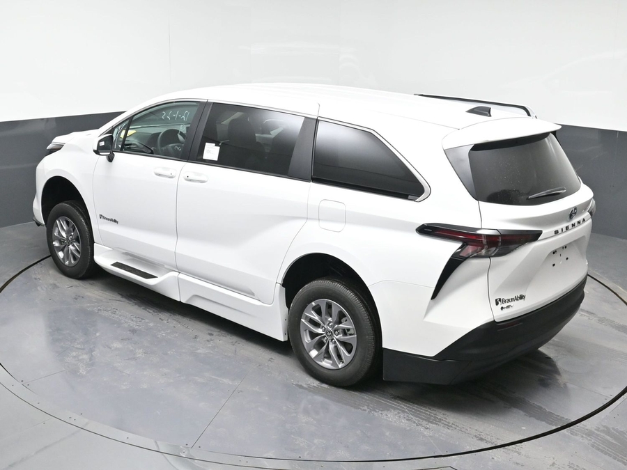 New 2025 Toyota Sienna Hybrid LE - BraunAbility Side Entry Entry Fold Out Automatic Ramp