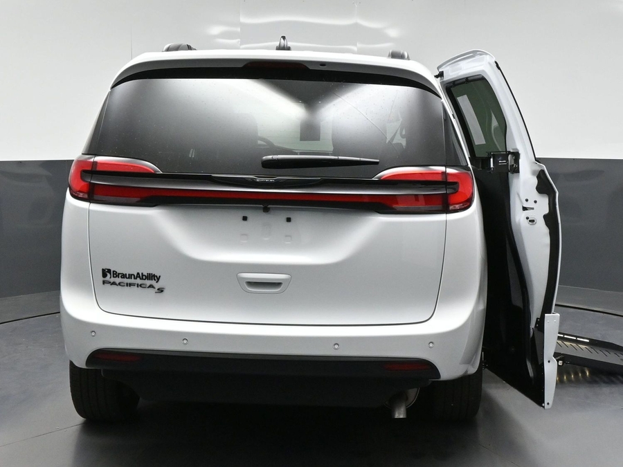 New 2026 Chrysler Pacifica Select Sport - BraunAbility Side Entry Fold Out Automatic Ramp