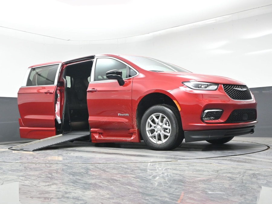 Red Chrysler Pacifica image number 18