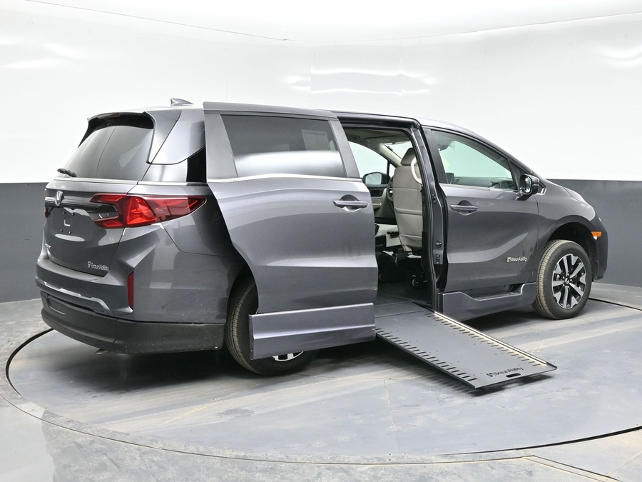 Grey Honda Odyssey image number 6