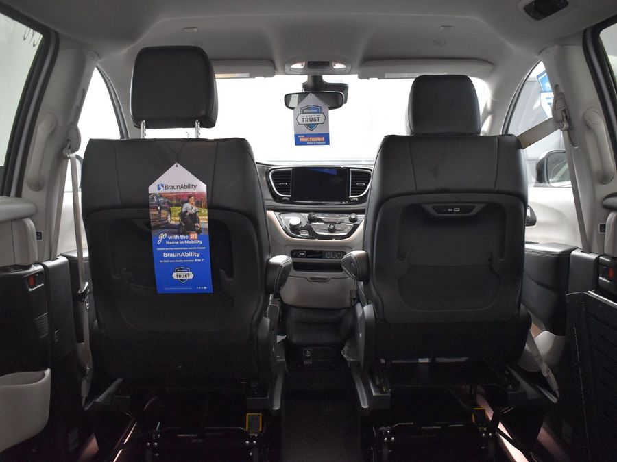 Used 2024 Chrysler Pacifica Touring L - BraunAbility Side Entry Entry Fold Out Automatic Ramp