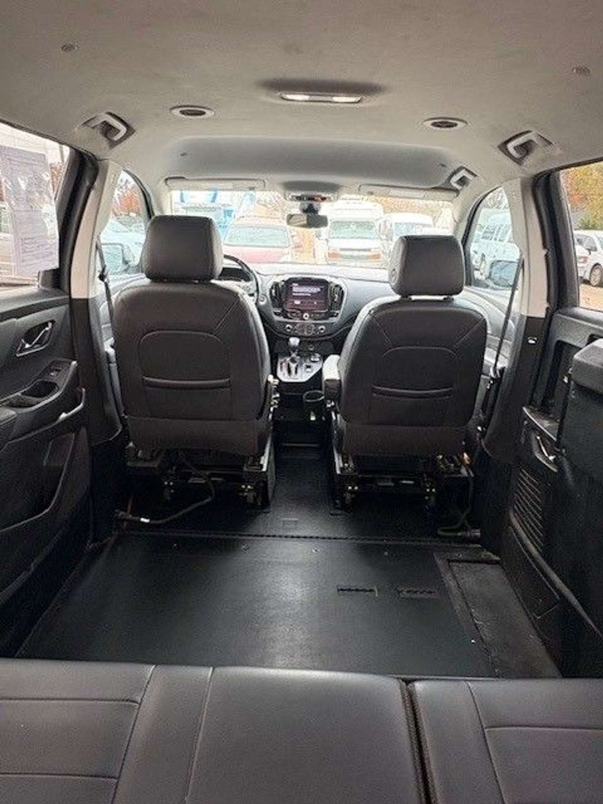 2021 CHEVROLET TRAVERSE - Image 2