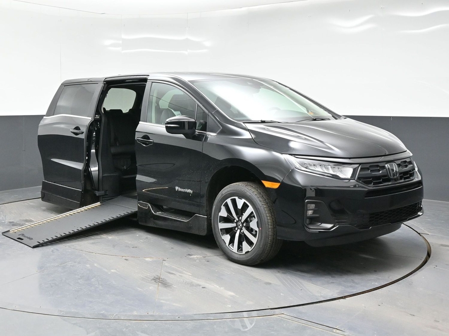 Black Honda Odyssey image number 17