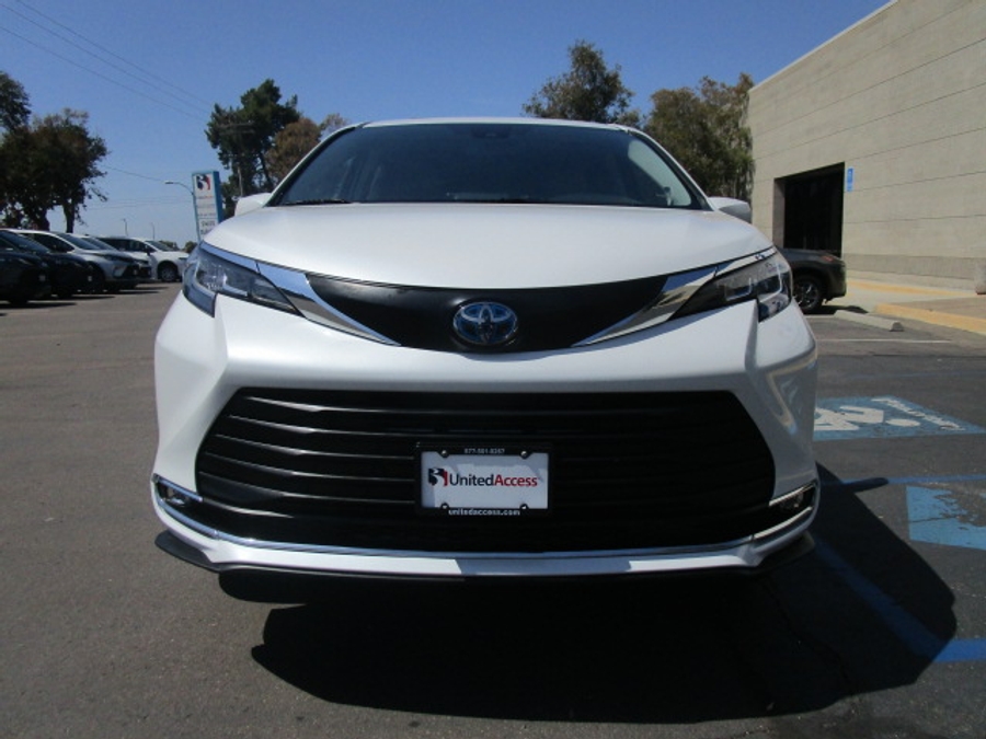 Used 2023 Toyota Sienna Hybrid XLE Plus - BraunAbility Side Entry Entry Fold Out Automatic Ramp