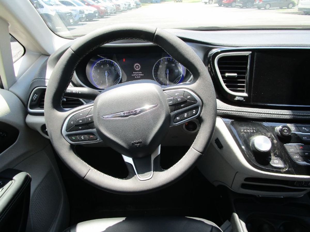 2023 CHRYSLER PACIFICA - Image 18