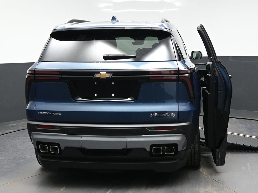New 2026 Chevrolet Traverse 1LT - BraunAbility Side Entry In Floor Automatic Ramp