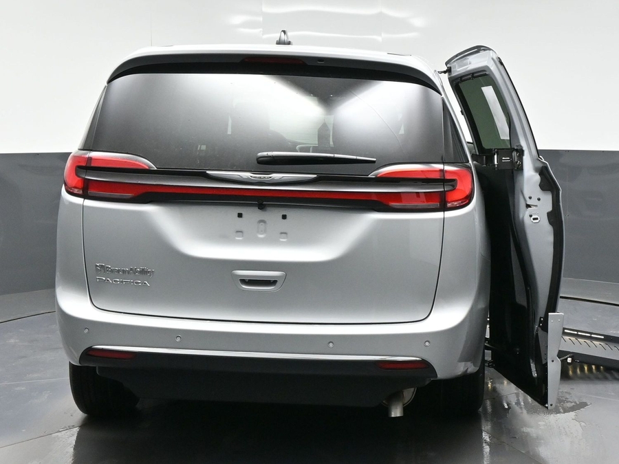 New 2026 Chrysler Pacifica Select Safety - BraunAbility Side Entry Entry Fold Out Automatic Ramp