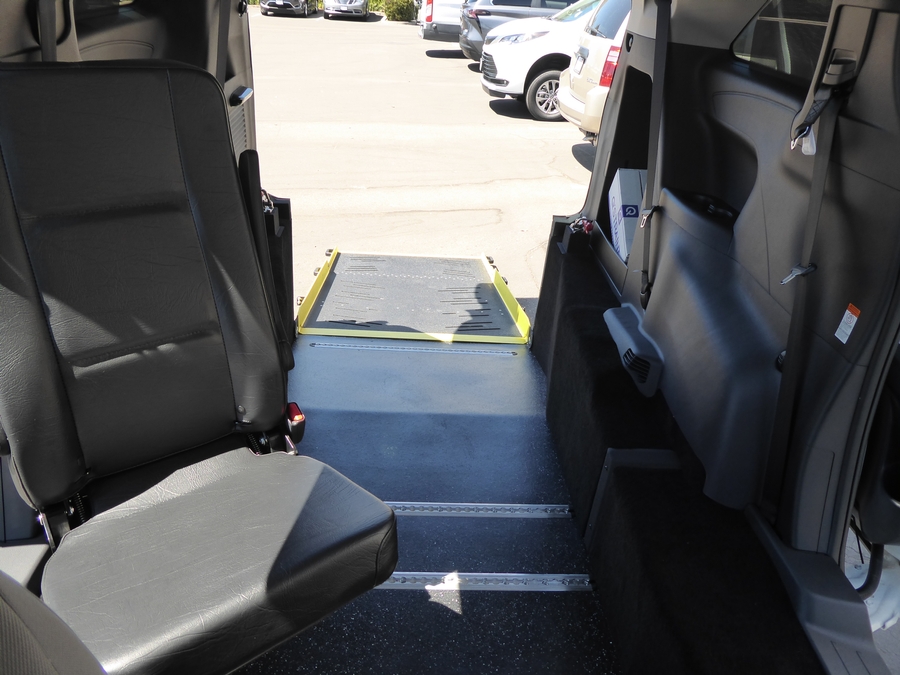 New 2026 Toyota Sienna Hybrid LE - Vantage Mobility Rear Entry Fold Out Manual Ramp