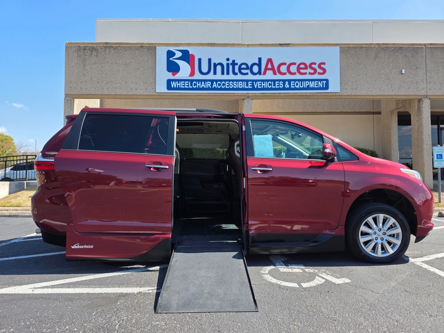 Used 2017 Toyota Sienna XLE - VMI Side Entry Entry In Floor Automatic Ramp