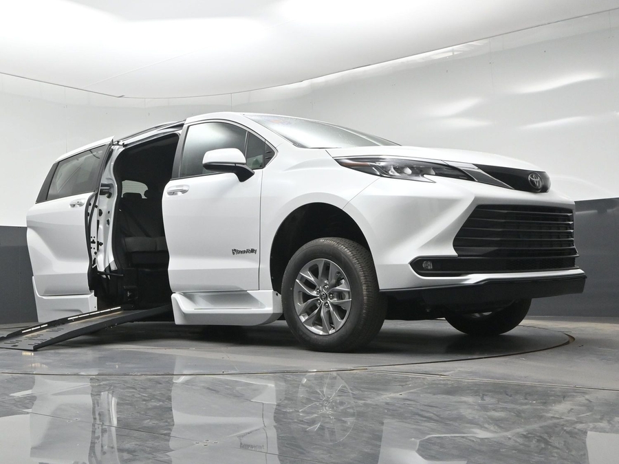 2026 Toyota Sienna XLE - Photo 21