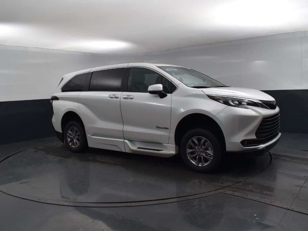 2025 TOYOTA SIENNA - Image 9