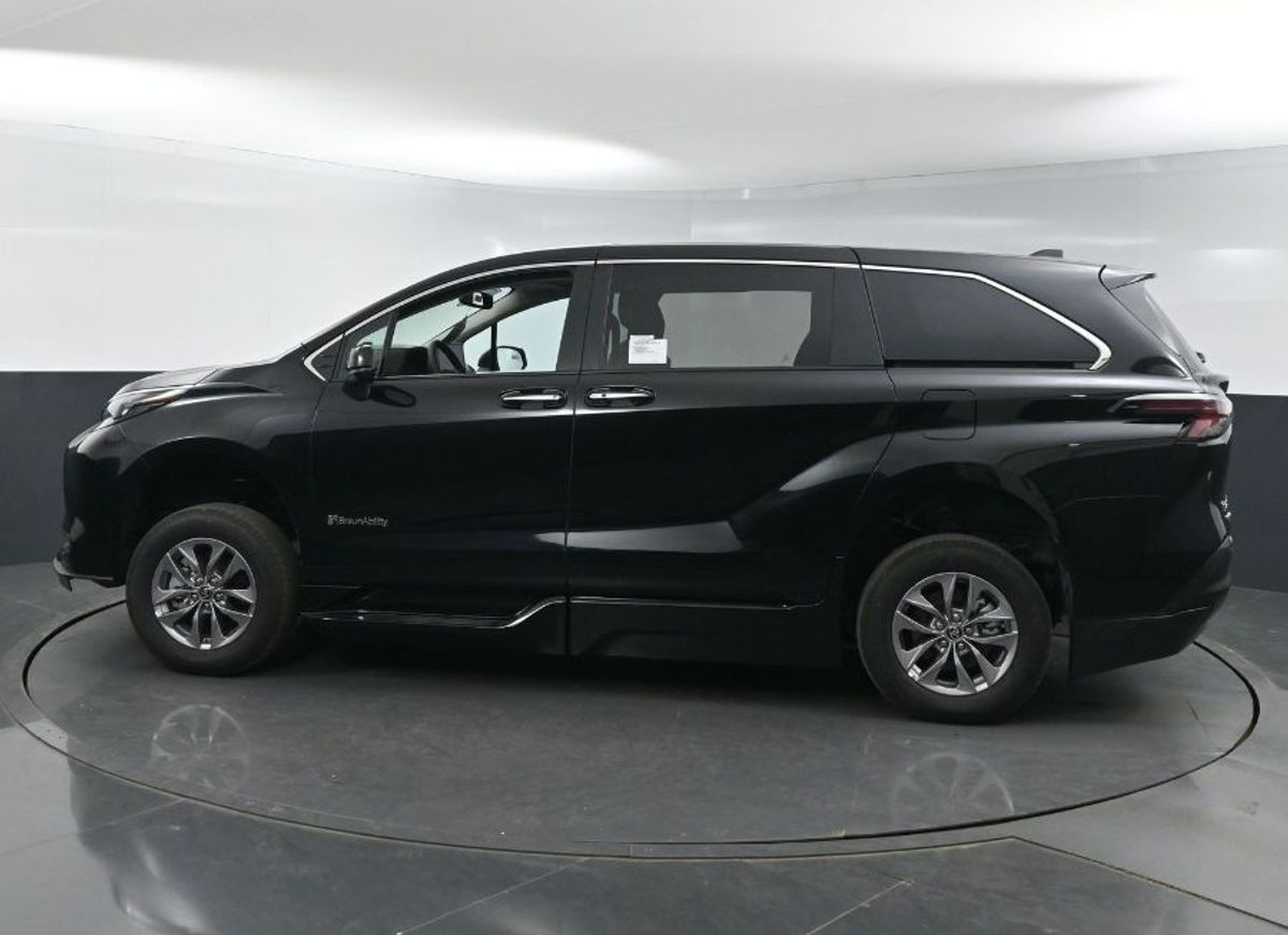 2025 TOYOTA SIENNA - Image 5