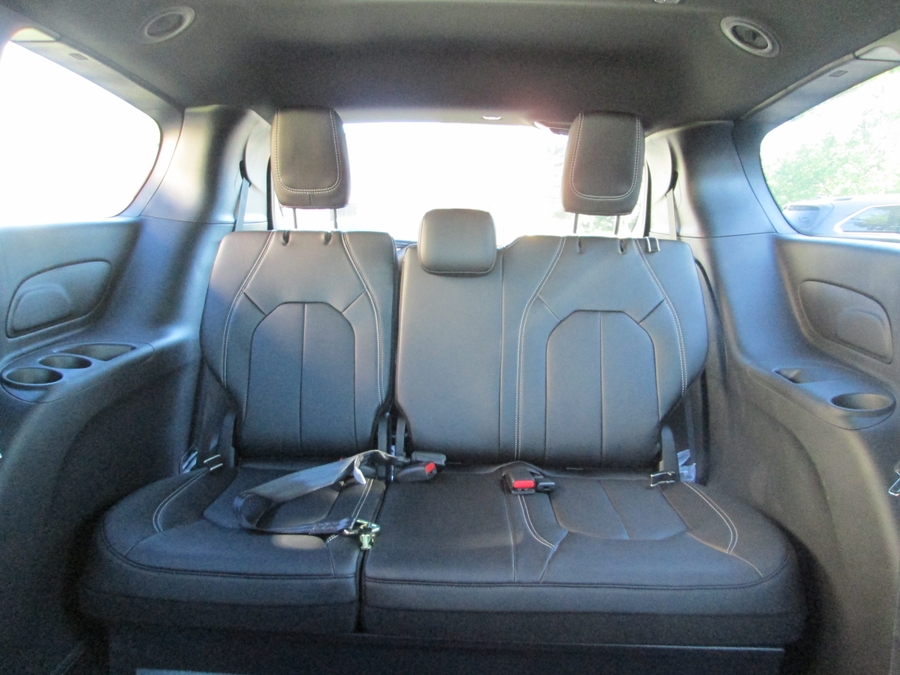 Blue Chrysler Pacifica image number 9