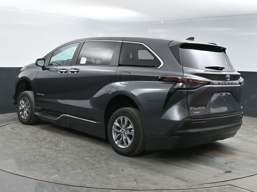 New 2025 Toyota Sienna Hybrid XLE Base - BraunAbility Side Entry Entry Fold Out Automatic Ramp