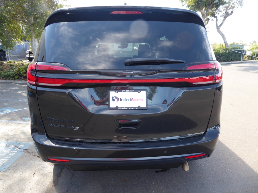 Used 2023 Chrysler Pacifica Touring L - BraunAbility Side Entry Fold Out Automatic Ramp