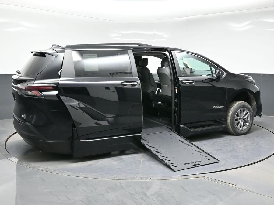 Black Toyota Sienna image number 6