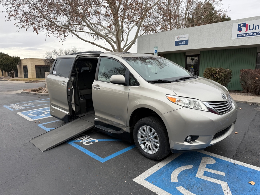 2017 Toyota Sienna XLE