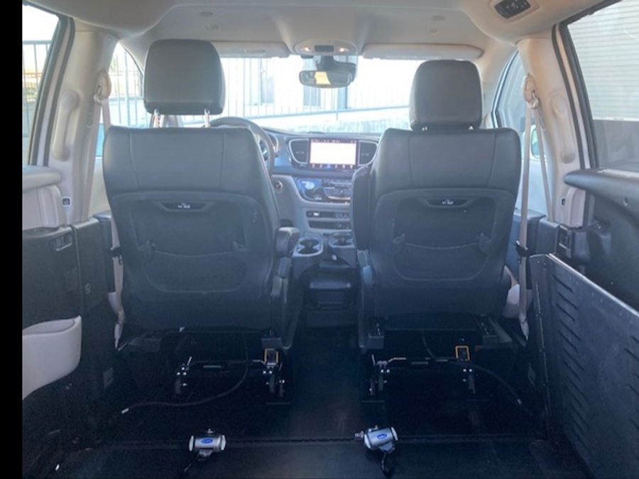 Used 2022 Chrysler Pacifica Touring L - BraunAbility Side Entry Entry Fold Out Automatic Ramp