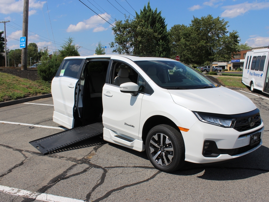 White Honda Odyssey with Side Entry Automatic In Floor ramp