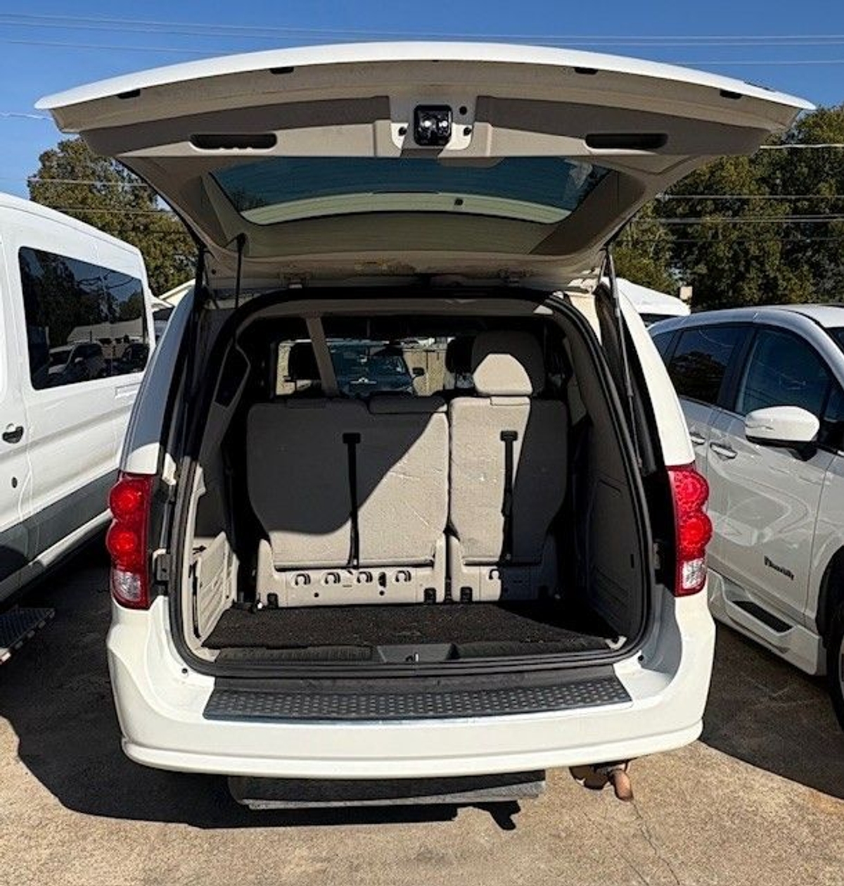  Dodge Grand Caravan image number 15