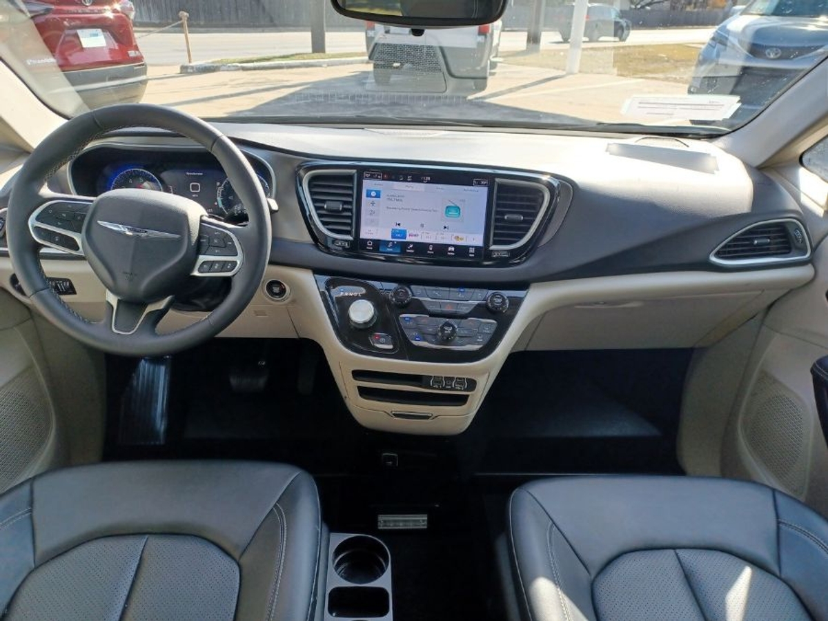 2024 CHRYSLER PACIFICA - Image 10