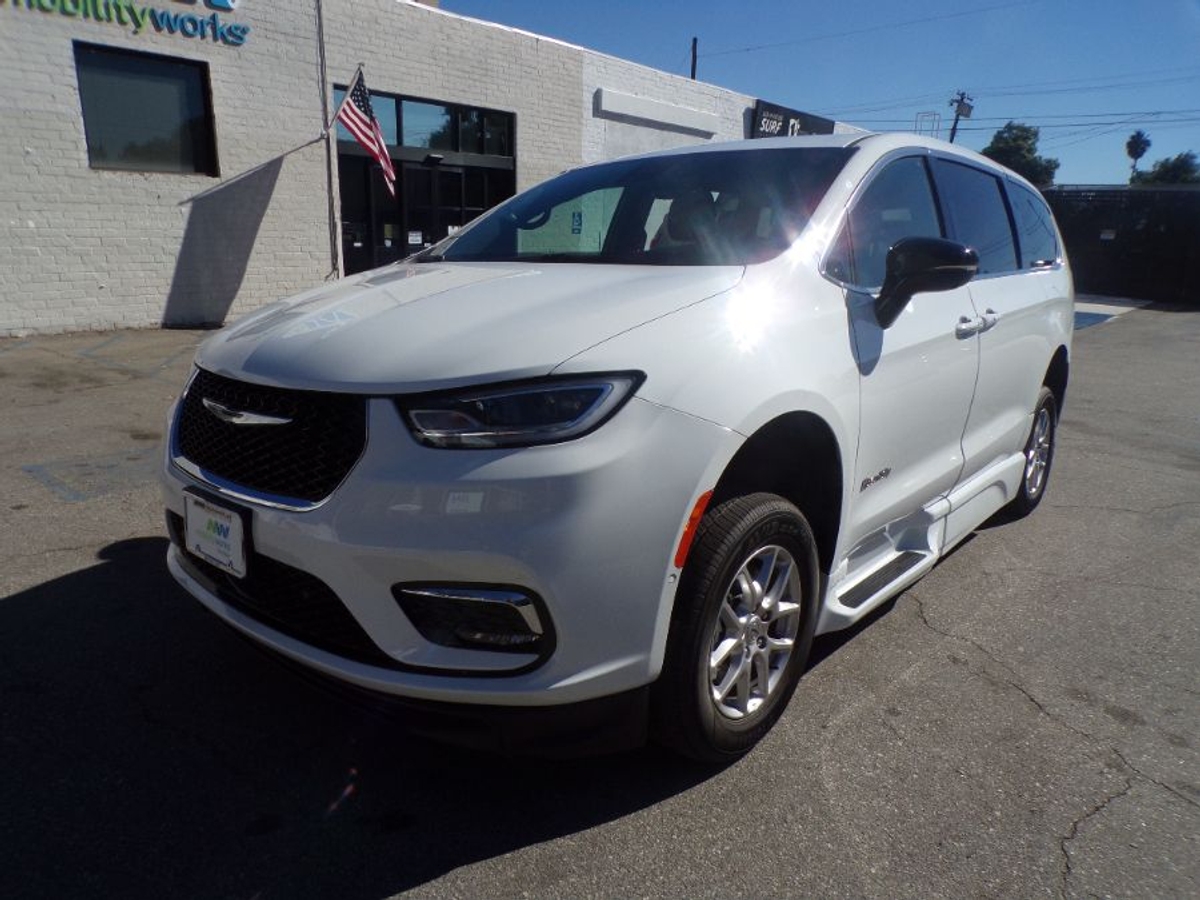 2025 CHRYSLER PACIFICA - Image 6