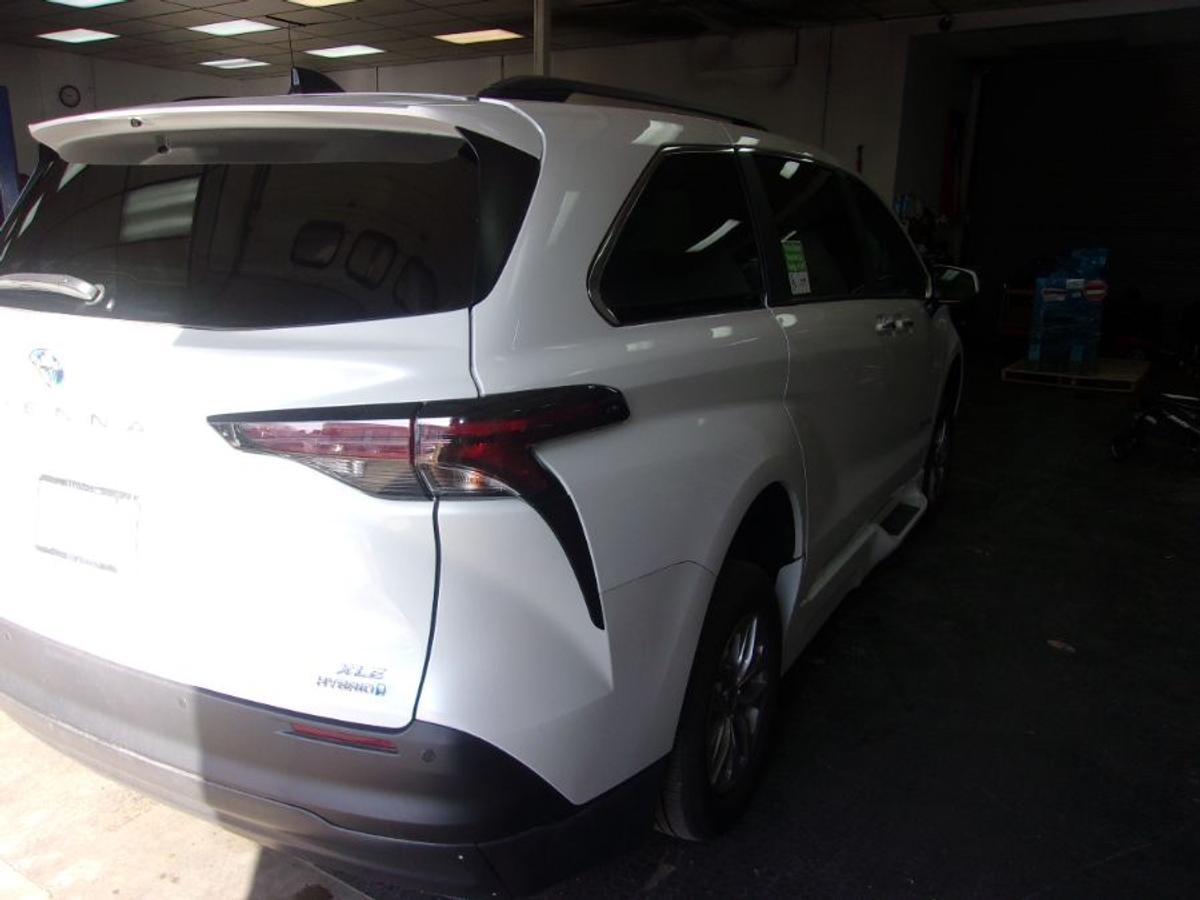 2024 TOYOTA SIENNA - Image 8