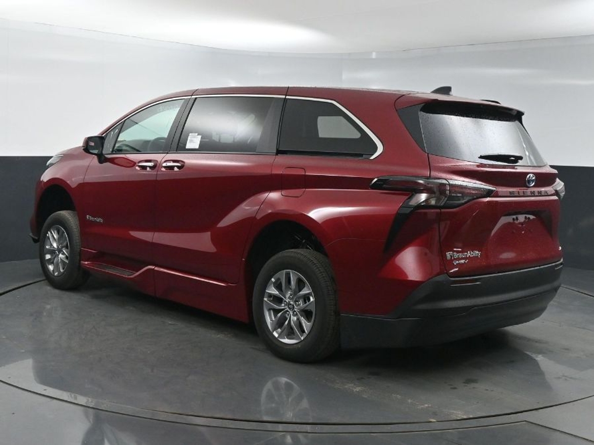 2025 TOYOTA SIENNA - Image 5