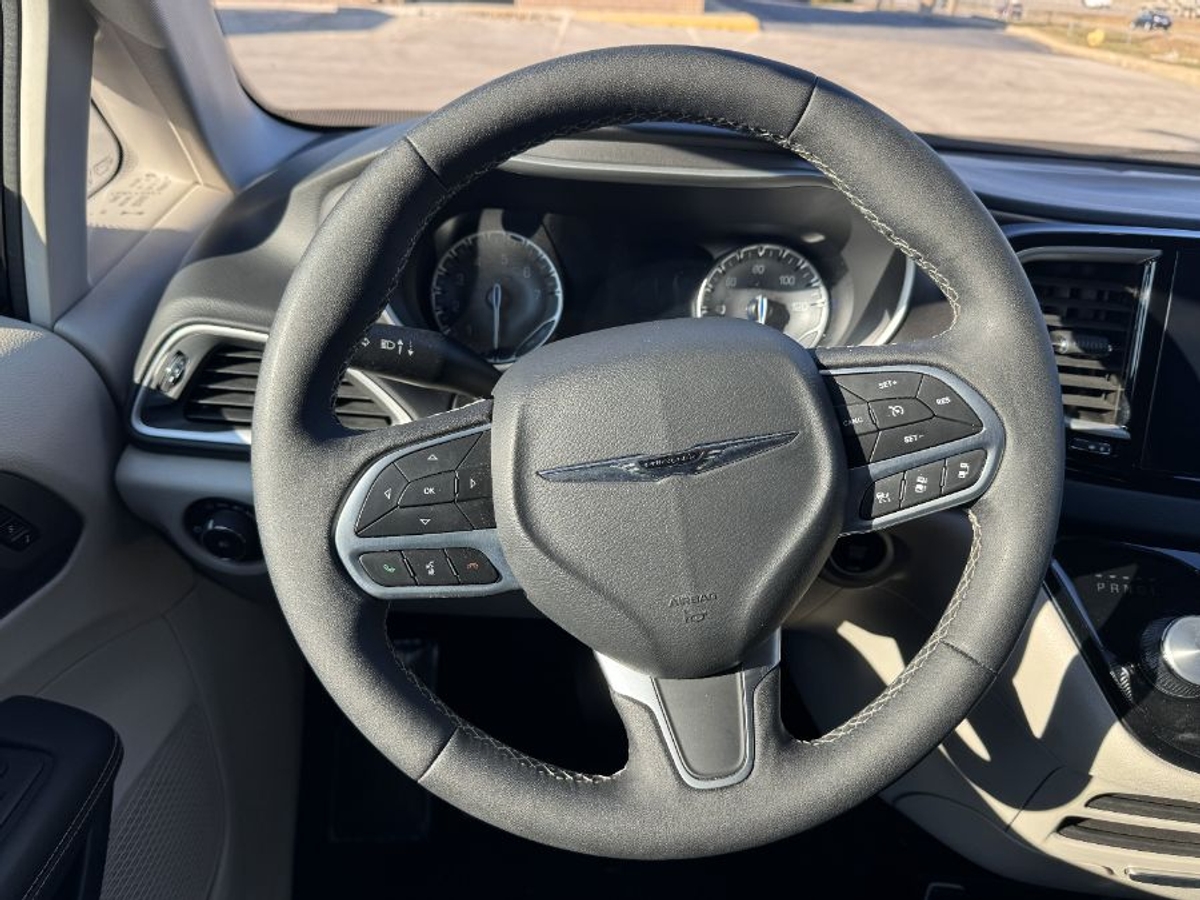 2024 CHRYSLER PACIFICA - Image 16