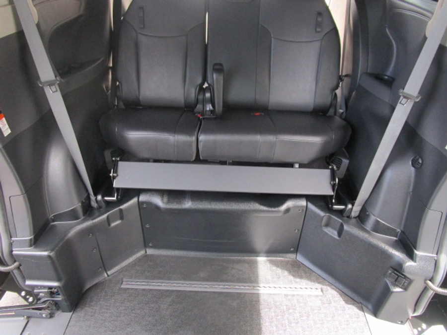 Used 2023 Toyota Sienna Hybrid XSE Sport - BraunAbility Side Entry Entry Fold Out Automatic Ramp