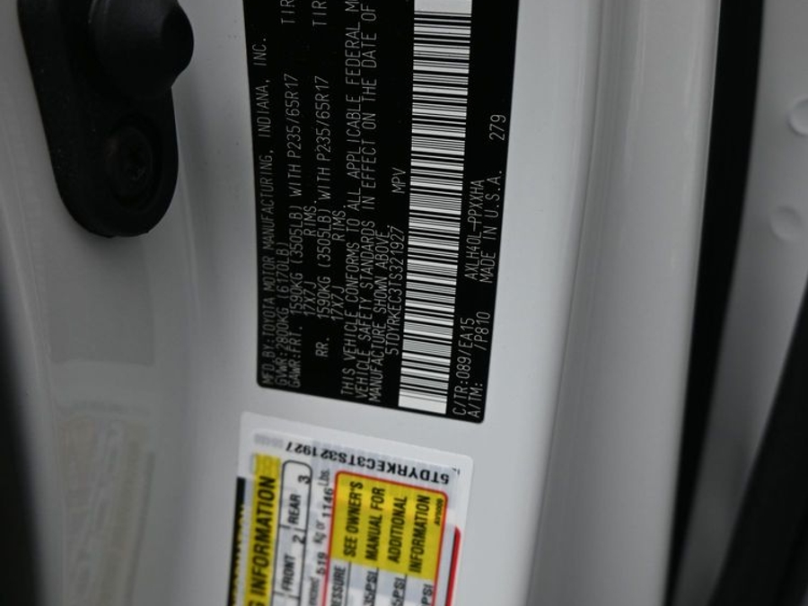 New 2026 Toyota Sienna Hybrid XLE Base - BraunAbility Side Entry Fold Out Automatic Ramp