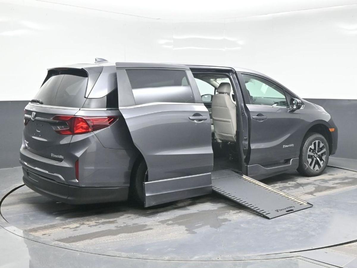 Grey Honda Odyssey image number 6