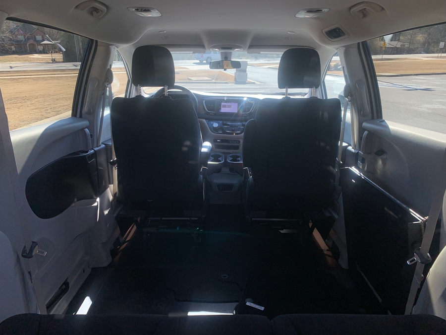 White Chrysler Pacifica image number 8