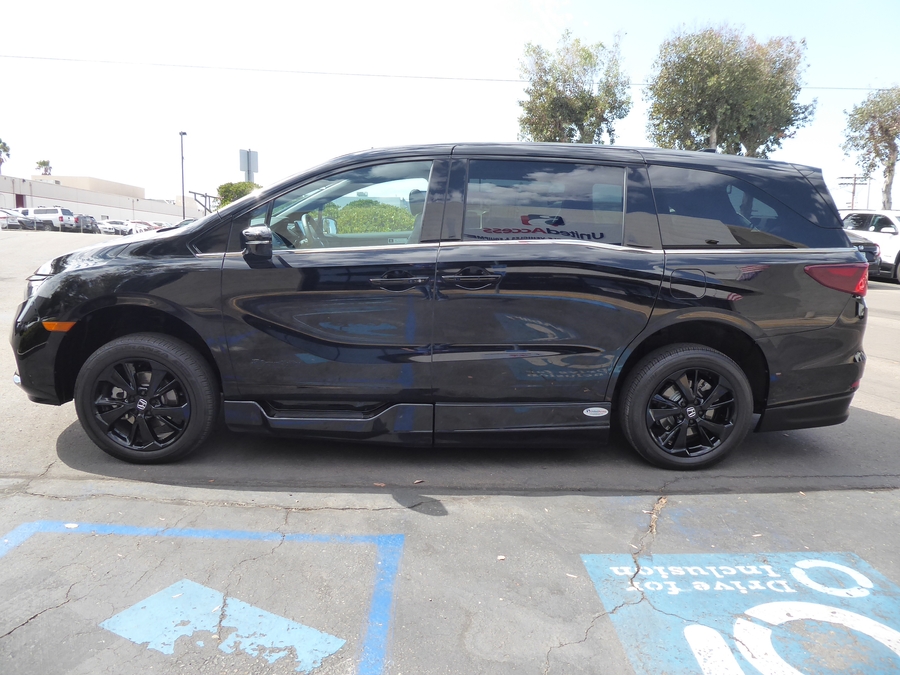 Used 2024 Honda Odyssey Sport - BraunAbility Side Entry In Floor Automatic Ramp
