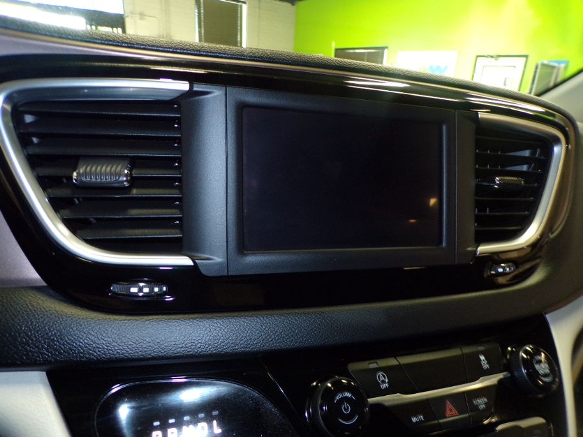 2023 CHRYSLER VOYAGER - Image 12