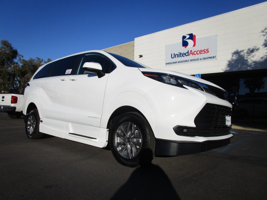 New 2025 Toyota Sienna Hybrid LE AWD w MID ROW - Vantage Mobility Commercial Side Entry Entry In Floor Manual Ramp