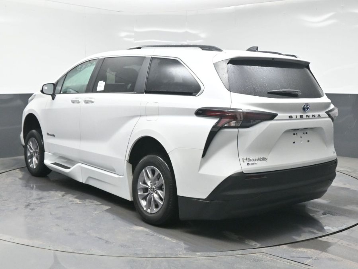 2025 TOYOTA SIENNA - Image 5