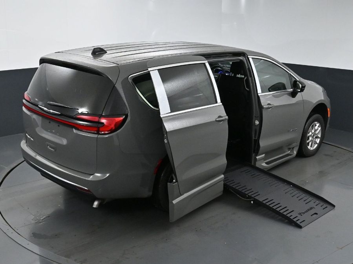 2025 CHRYSLER PACIFICA - Image 25